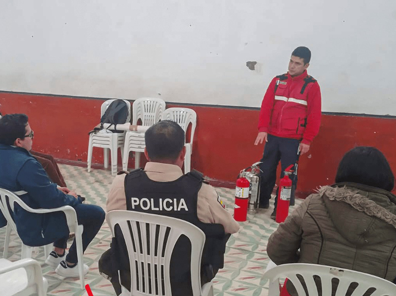 Preparados contra incendios en Los Andes 5 bomberos bolivar