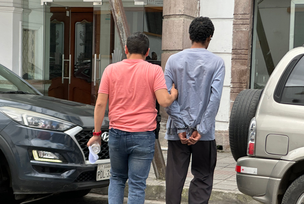 Guardaba el cadáver en una maleta, en Ibarra 1 Cadáver