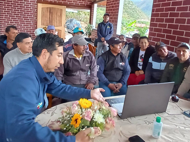 Prefectura del Carchi construirá vía empedrada en Poguio Verde 14 carchi 1