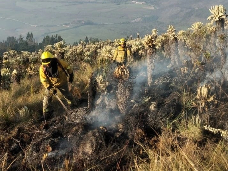 Campaña Más vidas sin incendios se hizo oficial 2 bomberos-carchi