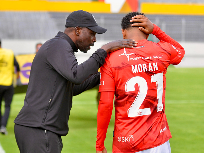 La 'Sombra' Espinoza consigue su primera victoria con Leones FC 4 leones fc