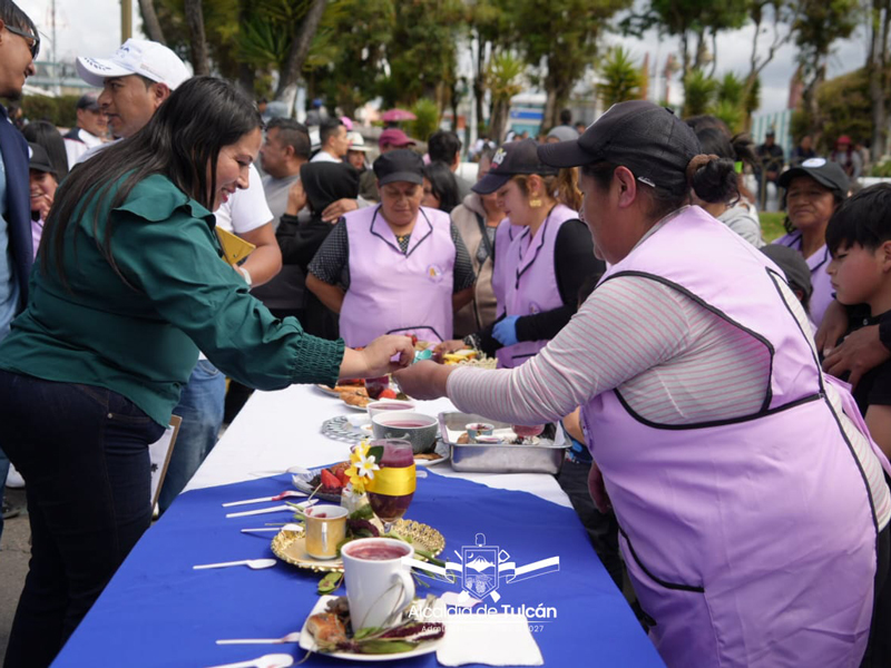 Tulcán celebra feria por difuntos con una amplia agenda 2 tulcan feria difuntos