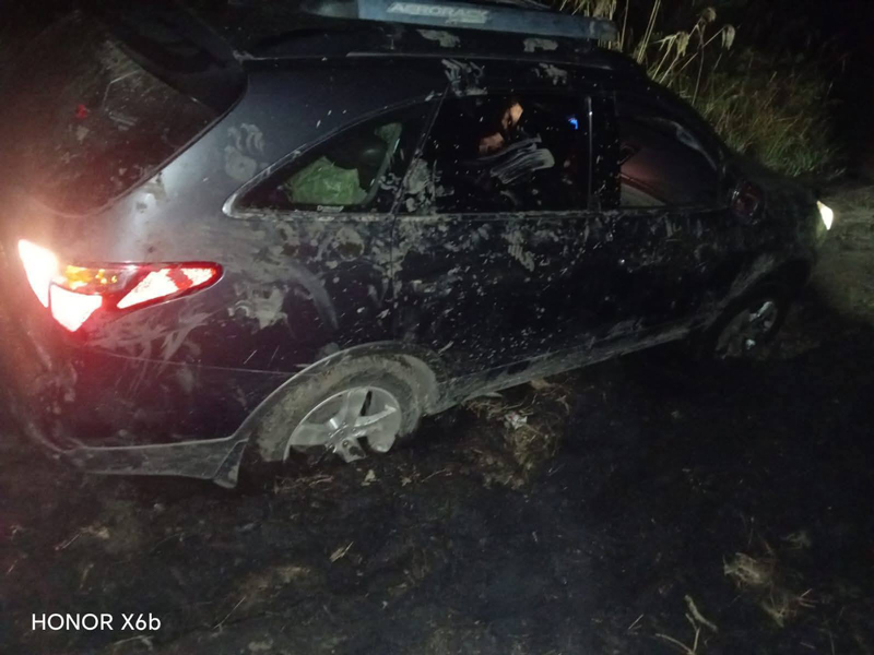 Iban de viaje a Tulcán y su auto se quedó atrapado por siete horas 1 atrapados