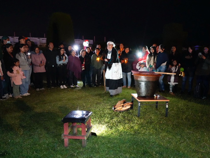 Miles de personas se encantaron con cementerio de Tulcán en feriado de noviembre 1 cementerio azae franco2