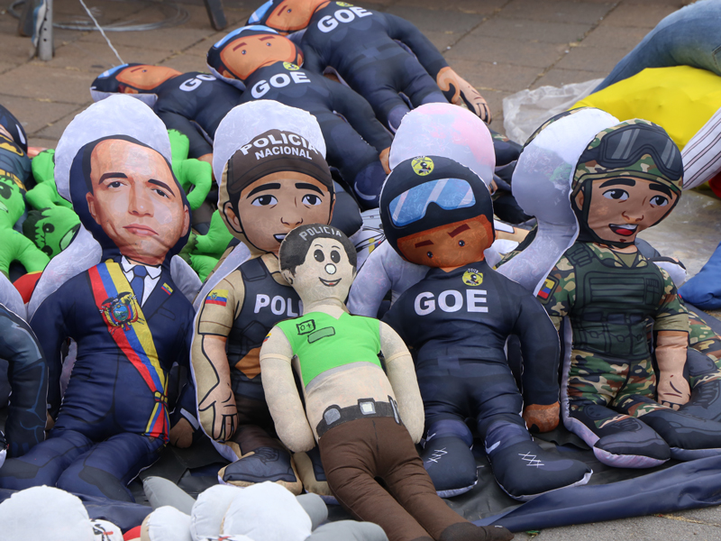 Monigotes ya ponen ambiente de Fin de Año en Ibarra 10 monigotes ibarra