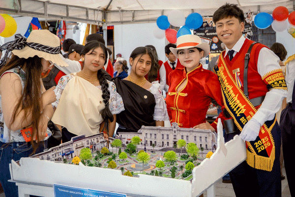 Otavalo: un recorrido histórico y cultural a través de maquetas estudiantiles 7 Otavalo