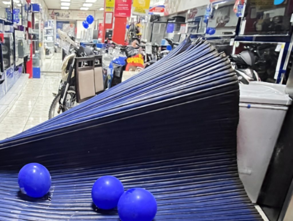 Robo en local del centro de Ibarra, con impacto de vehículo, deja pérdidas materiales 1 robo artefacta