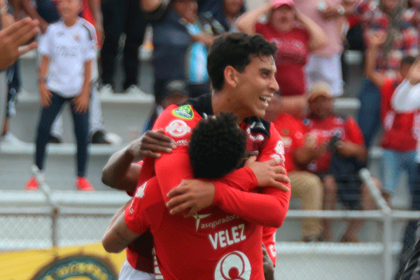 Leones F.C. busca dar el golpe en el Monumental ante Barcelona S.C. 8 Leones