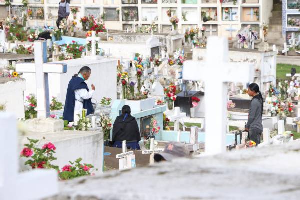 cementerio otavalo