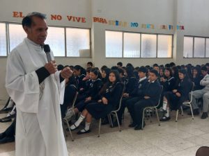 Diario El Norte 27 mira sacerdote palma