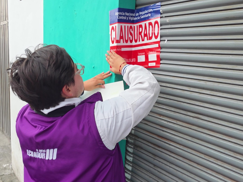 Arcsa en Ibarra retiró tónicos y realizó una clausura 1 arcsa 2