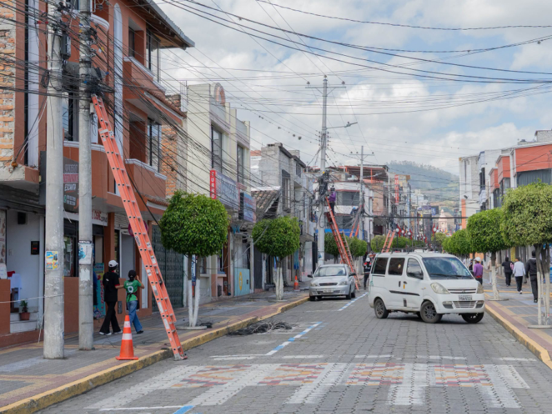 En Otavalo organización de cables avanza en centro urbano 1 otavalo cables 2